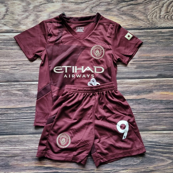 Manchester City Haaland 9 kid's soccer Jersey and shorts - Picture 2 of 2